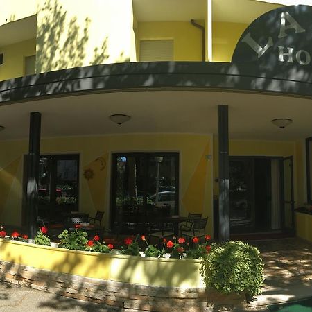 Hotel Laila Чезенатико Экстерьер фото
