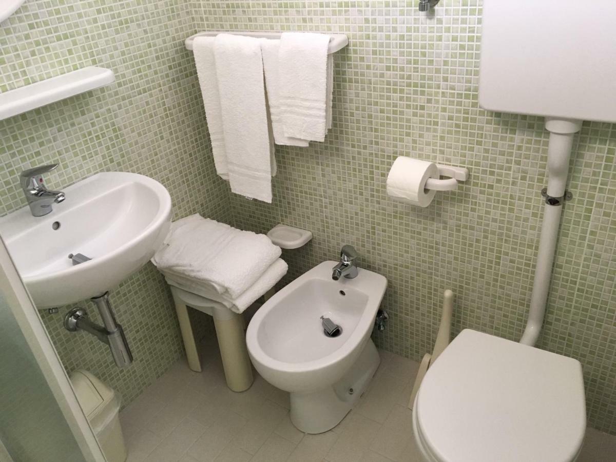 Hotel Laila Чезенатико Экстерьер фото