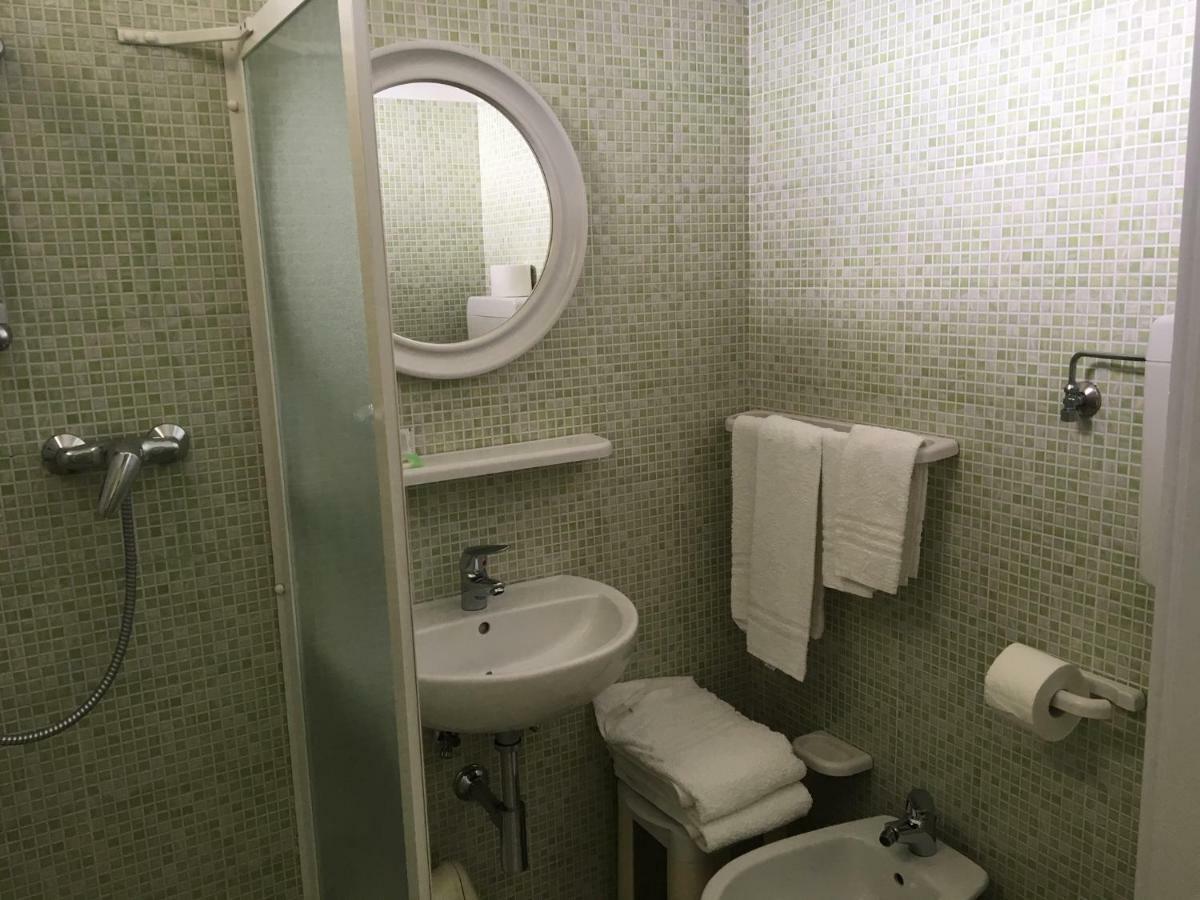 Hotel Laila Чезенатико Экстерьер фото